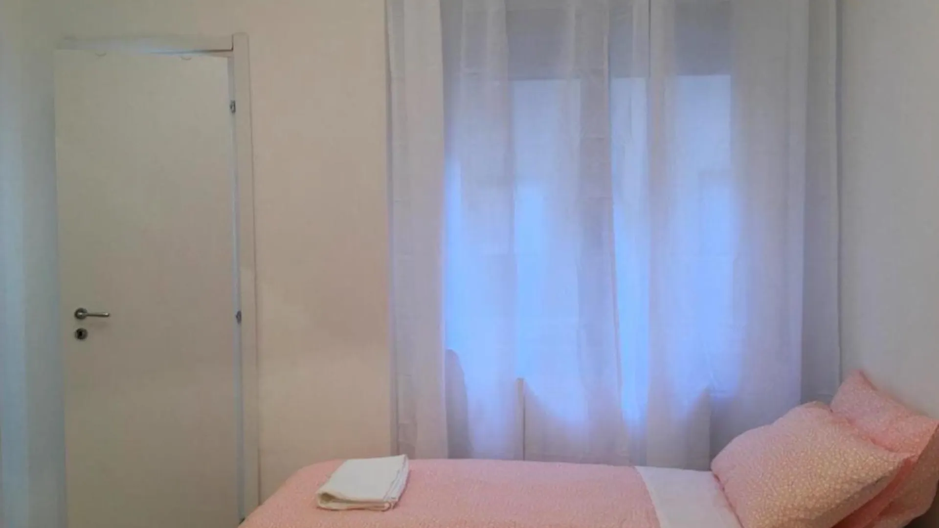 Very Modern And Nice Apartments In Milan Close To The Red Metro Italia