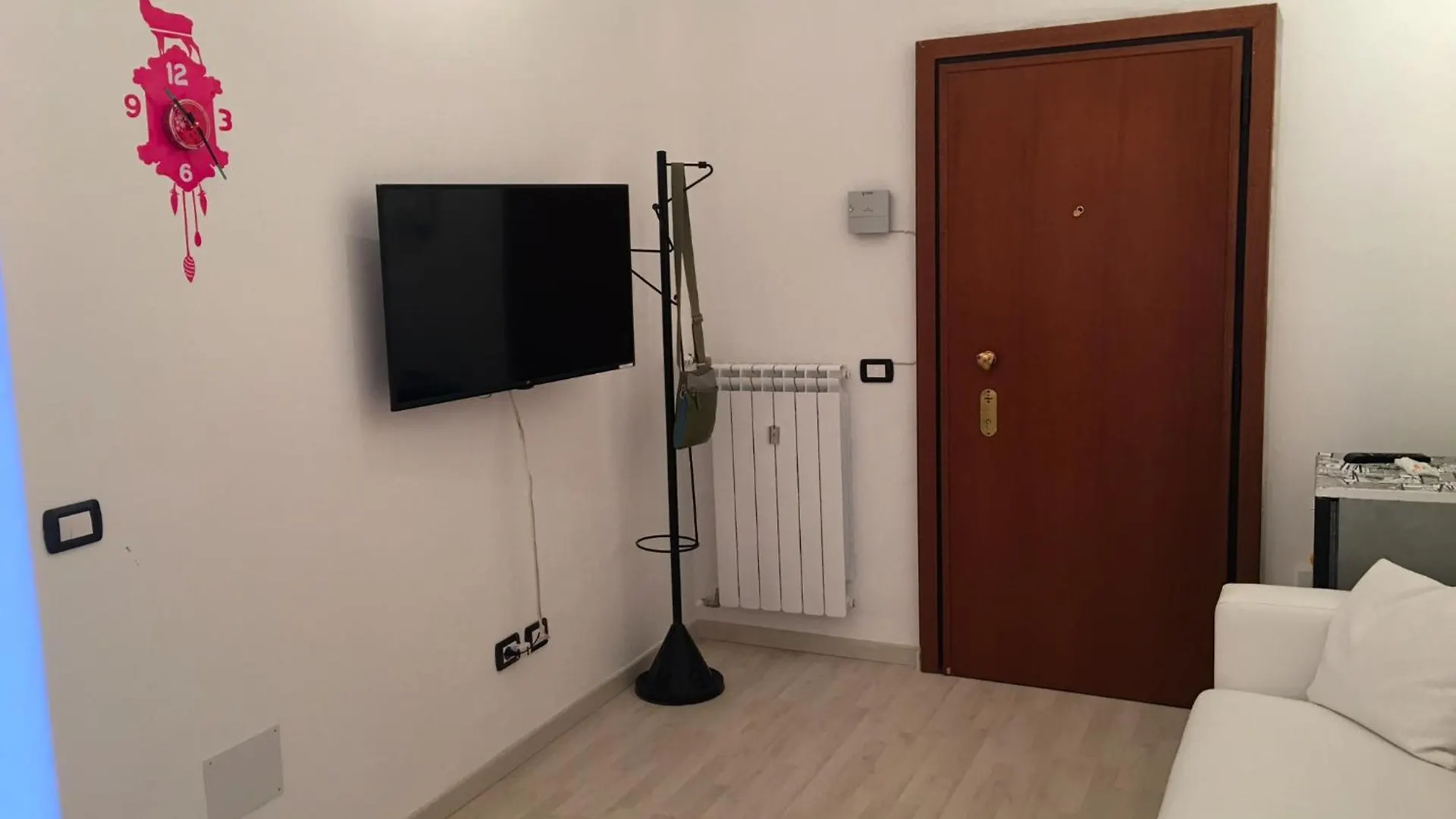 Very Modern And Nice Apartments In Milan Close To The Red Metro Italia